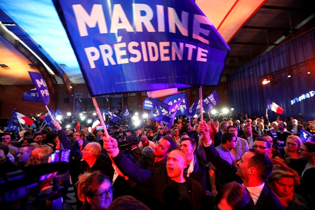 le pen pristalice, EPA/IAN LANGSDON Thumbnail