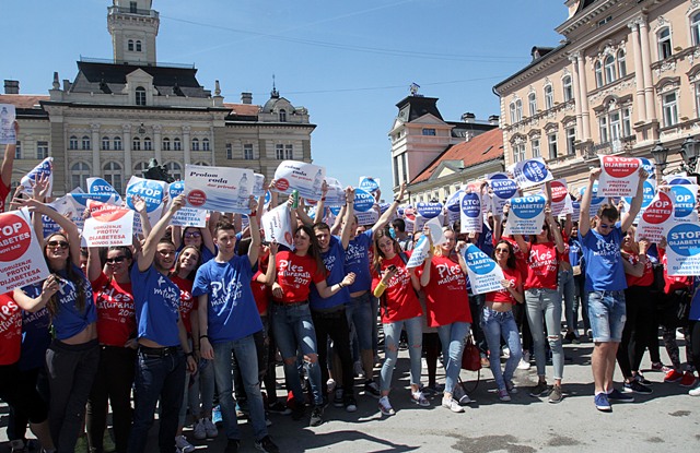 MaturantskiKadril-BLU_008.jpg Thumbnail