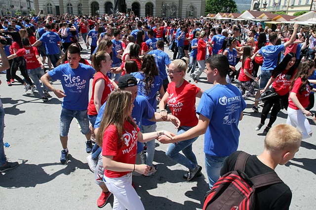MaturantskiKadril-BLU_014.jpg Thumbnail