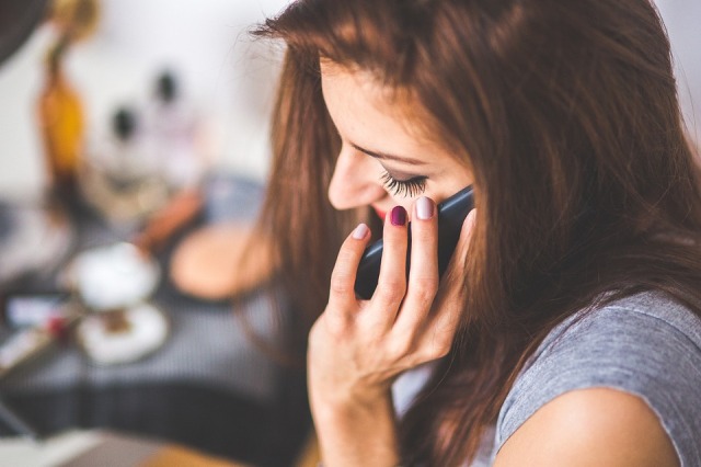 Građani Srbije mobilnim telefonom razgovarali 6,9 minuta dnevno