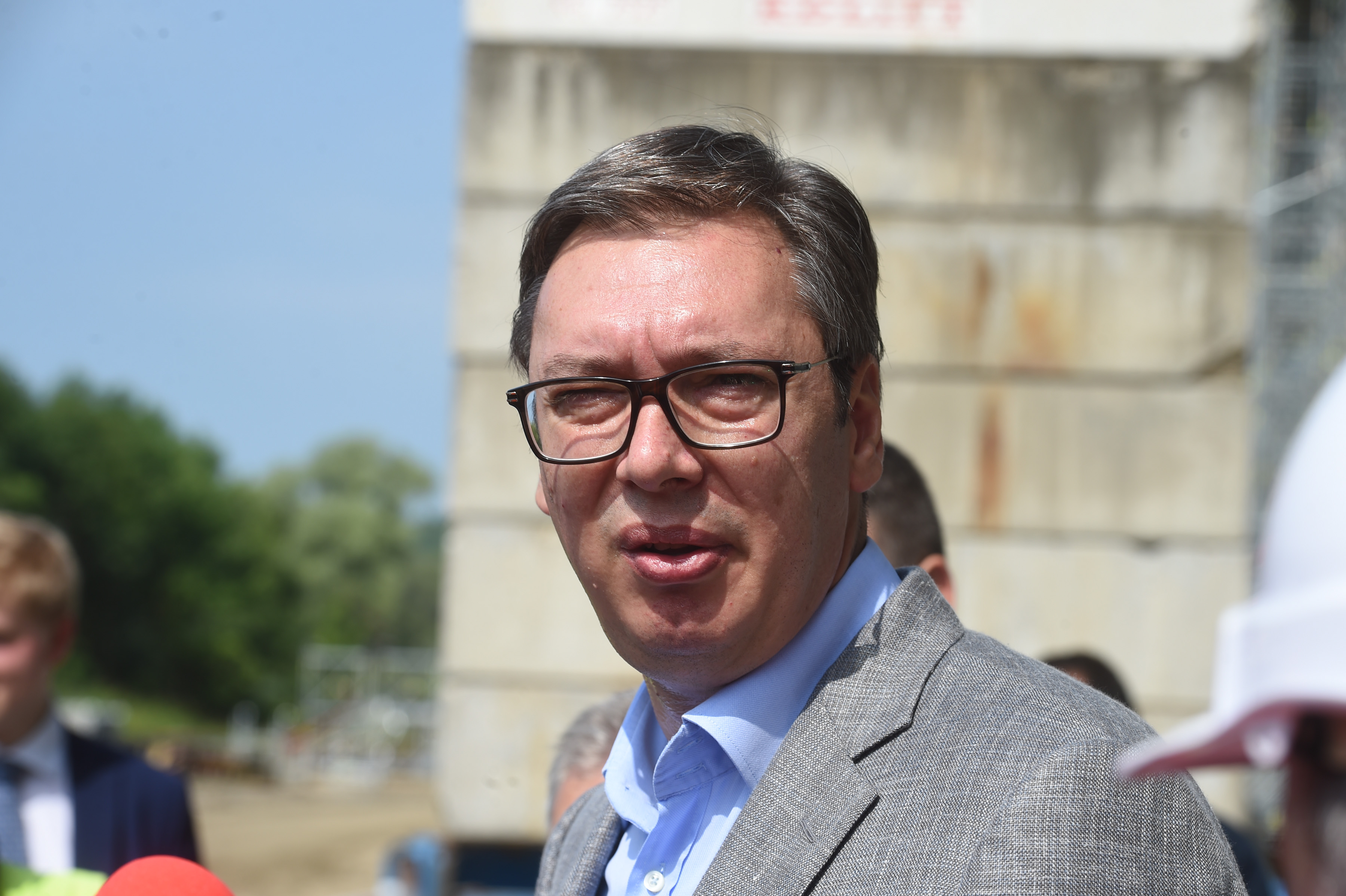 Vučić: Sestrama 15 odsto povećanje, kulturi 10, veći minimalac
