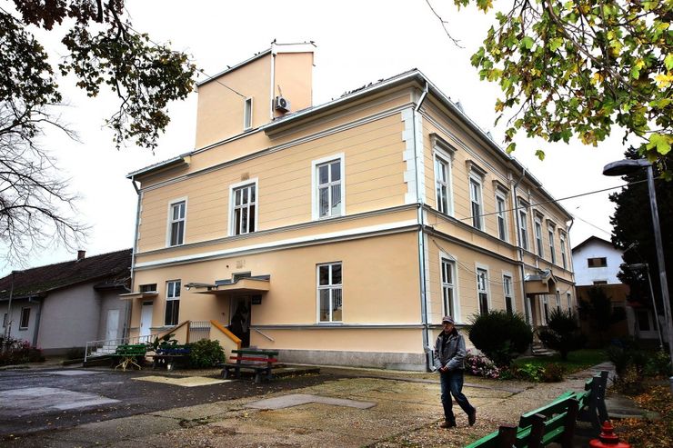 Predsednik Pokrajinske vlade Igor Mirović posetio dve ustanove socijalne zaštite u Futogu i Veterniku Foto: Pokrajinska vlada Thumbnail