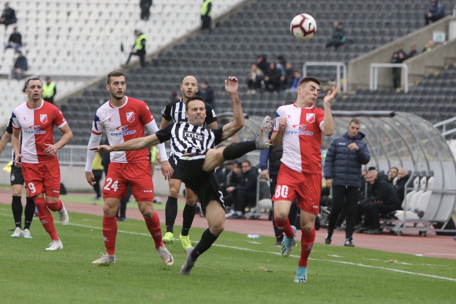 Vojvodina dala dva gola za tri minuta, pa u retro dresovima zabeležila  najubedljiviju pobedu u sezoni 