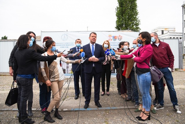 Polozhen Kamen Temeљac Za Novi Blok Medicinskog Fakulteta Dnevnik