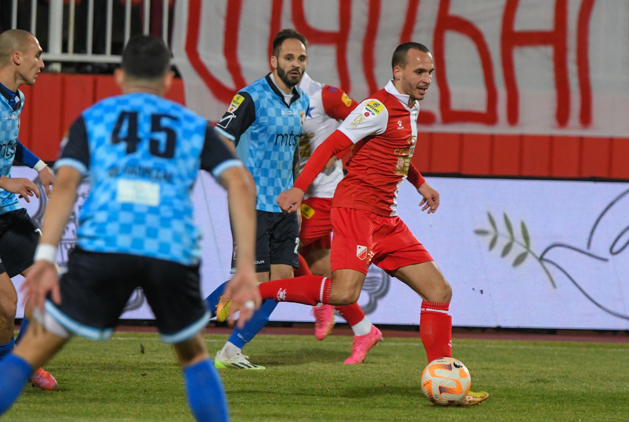 Vojvodina dala dva gola za tri minuta, pa u retro dresovima zabeležila  najubedljiviju pobedu u sezoni 