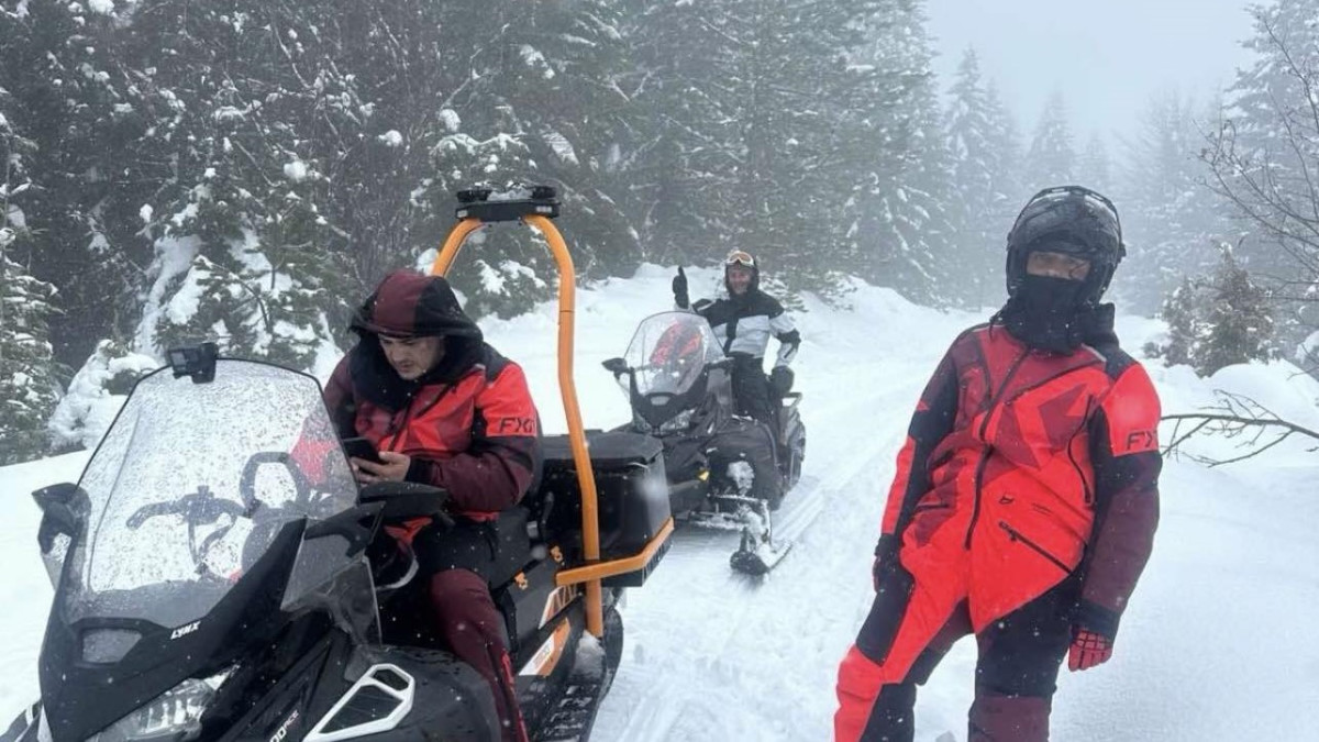 СПАСАВАО ДИВЉАЧ, ПА ЈЕДВА ИЗВУКАО ЖИВУ ГЛАВУ Дурмиторац сам кренуо на криволовце, извукли га из ЛЕДЕНОГ ПАКЛА у последњи час