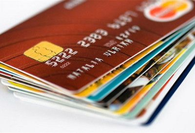 ПЛАЋАЛИ СМО ВИШЕ НЕГО ШТО СМО МОРАЛИ Виза и Мастеркард враћају новац ШТА МОГУ ОЧЕКИВАТИ КОРИСНИЦИ КАРТИЦА У СРБИЈИ