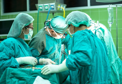 ВЕЛИКА ВЕСТ ЗА МАЛЕ ПАЦИЈЕНТЕ Врхунски лекари из Лондона оперисаће нашу децу