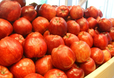 Да ли је ово најопасније воће? ОТКРИВЕНИ ПЕСТИЦИДИ У ЈАБУКАМА које се продају широм Европе! Посебно опасне „ВЕЧИТЕ ХЕМИКАЛИЈЕ“ Посебна ПРЕТЊА „коктел ефекат“