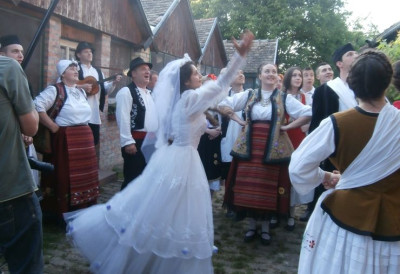 Сви капацитети већ пуни! СЕЗОНА СВАДБИ САМО ШТО НИЈЕ ОТВОРЕНА Цене ОТИШЛЕ У НЕБЕСА: Без 10.000 евра ни не размишљајте о венчању! Једна ствар је баш „папрена“