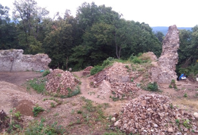 ЗАВРШЕНО ШЕТАЛИШТЕ ПОДНО ВРДНИЧКЕ КУЛЕ Кроз шуму уређена пешачка стаза дуга 5 километара