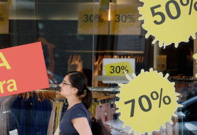 ТРГОВЦИ ВИШЕ НЕЋЕ МОЋИ ДА „НАДУВАВАЈУ“ ЦЕНЕ! Више нема лажних попуста, АКЦИЈЕ ће морати да буду стварне и проверљиве