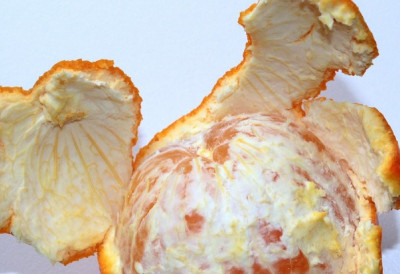 ОДАБЕРИТЕ САВРШЕНУ ПОМОРАНЏУ Ове трикове већина људи не зна, а помоћи ће вам да кући из продавнице донесете најсочније воће