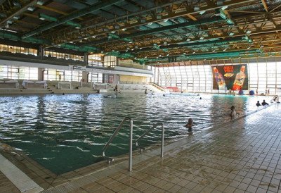 ПРВЕНСТВО У ПЛИВАЊУ НА СПЕНС-у МЕЊА ПЛАНОВЕ Отказане грађанске смене, базени отворени само за бизнисмене ранораниоце