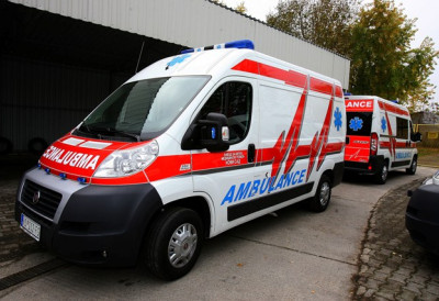 ТРУДНИЦА ПОВРЕЂЕНА У МАСОВНОЈ ТУЧИ У БЕОГРАДУ Хаос на прослави пунолетства на Петловом брду