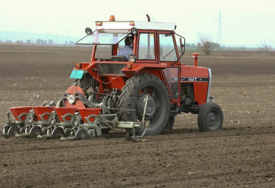 НАЈАВЉУЈУ НОВАЦ ОД ПОНЕДЕЉКА Министарство пољопривреде констатовало да тренутно имају кратки застој у исплати подстицаја