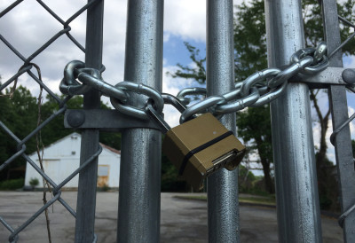 ЗРЕЊАНИНСКА ФИРМА ПАЛА У ПРИВРЕДНИ АМБИС Нагомилани дугови и блокирани рачуни довели до неизбежног стечаја