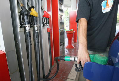 ХАОС СА ГОРИВОМ У РЕГИОНУ! И Хрватска се суочава са несташицом; ”Ина” скраћује радно време пумпама