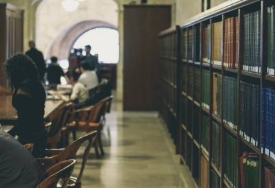 До даљег ВЛАДА ЦРНЕ ГОРЕ ПРИВРЕМЕНО ОБУСТАВИЛА ПРИЗНАВАЊЕ ДИПЛОМА БЕОГРАДСКОГ МЕГАТРЕНДА Кренуло и кажњавање за лажне дипломе