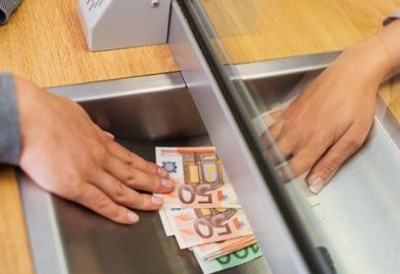 Средњи курс динара за евро у петак 117,2176 динара