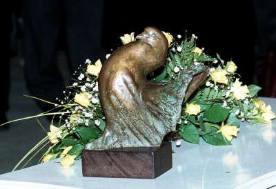 ПОЗИВ НОВОСАЂАНИМА ЗА НАЈВИШЕ ПРИЗНАЊЕ Подношење иницијатива за Фебруарску награду за 2025. годину