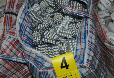 ЗАПЛЕЊЕНО ВИШЕ ОД МИЛИОН ПСИХОАКТИВНИХ ТАБЛЕТА Бенседин и Ксалол У МАГАЦИНУ КУРИРСКЕ СЛУЖБЕ у Београду уместо "пластичнх боца с пипетом