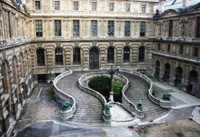 УВЕК БИО БЛИЖЕ АСФАЛТУ Осумњичени за пљачку Лувра је мотоциклистичка легенда из сиромашног краја ОД ИДОЛА ГЕНЕРАЦИЈЕ ДО СПЕКТАКУЛАРНОГ ЛОПОВА