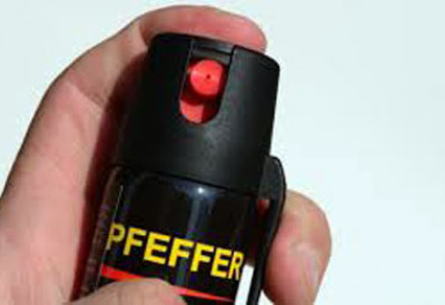 БИЗАРАН ИНЦИДЕНТ У СРЕДЊОЈ ШКОЛИ Најмање 19 повређених у нападу бибер спрејом КОРИСТИЛИ ГА И НАПАДАЧИ И НАПАДНУТИ