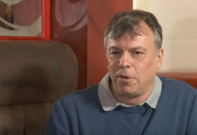 "PIJANI BROD" ZAPLOVIO U ETAR Doktor Nele Karajlić predstavio prvi samostalni album “DOVOLjNO JAKI STIHOVI ZA BRUTALNI SVET OKO NAS“