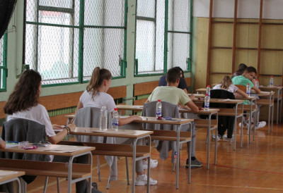 КО НЕЋЕ МОЋИ У ГИМНАЗИЈУ? Све више ђака неспремно за захтеван наставни програм!