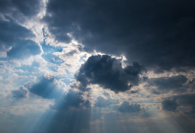 Дебљи дукс обавезан, а да ли ће нам ТРЕБАТИ И КИШОБРАН?! Првомајска прогноза РХМЗ-а: Током ноћи прво МАГЛА, потом и МРАЗ, 1. мај освануће ВЕДАР и ХЛАДАН Ево где су могући ПЉУСКОВИ