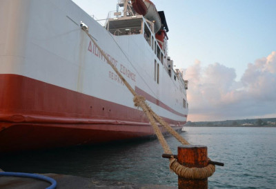 ДВЕ ЖЕНЕ ПОГИНУЛЕ Аутомобил пао у море током укрцавања на трајект ДВА МУШКАРЦА ПРЕЖИВЕЛА ТРАГЕДИЈУ У ШПАНИЈИ
