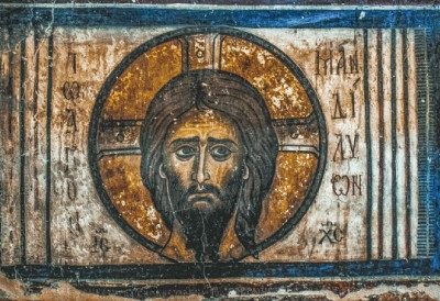 УНИШТЕН САВ ЦРКВЕНИ ИНВЕНТАР Оскрнављен православни храм Светог Николаја у Улцињу!