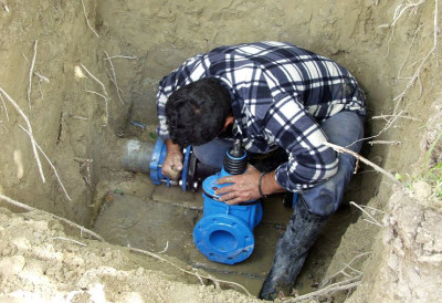 ХАВАРИЈА НА ЦЕВИМА Екипе Водовода на терену, једна улица без воде до 18 часова