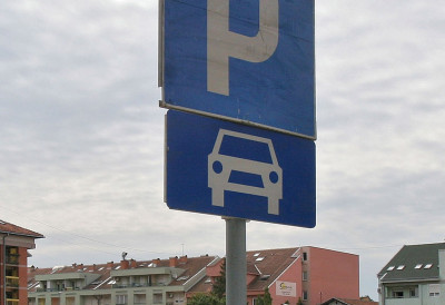 ПОСКУПЕЛО ПАРКИРАЊЕ! Ево колико сада коштају паркинг карте и одношење возила у Сомбору