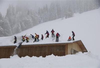 ТРАГЕДИЈА У АУСТРИЈИ Пет особа погинуло у лавинама!