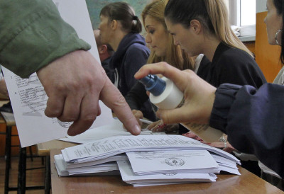 ЗА КОГА ГЛАСАТИ НА ИЗБОРИМА? Чак 30% испитаника није сигурно коме ће дати глас на јесен ЧЕТВРТИНА ИЗЈАВИЛА ДА ИМ ЈЕ ИЗБОРНО ОПРЕДЕЉЕЊЕ "ЛАКО ПРОМЕНЉИВО"