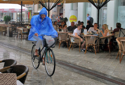 Стиже ОСЕТНО ХЛАДНИЈЕ време! Вечерас понесите кишобране ОЧЕКУЈУ СЕ ПЉУСКОВИ! Киша ће падати у ОВИМ деловима Србије