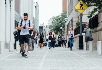 ТУРИСТИ ЋЕ ПЛАЋАТИ И ДО 15 ЕВРА ПО НОЋИ Власти пооштриле таксе због стамбене кризе КРАЈ ЈЕФТИНОМ СМЕШТАЈУ