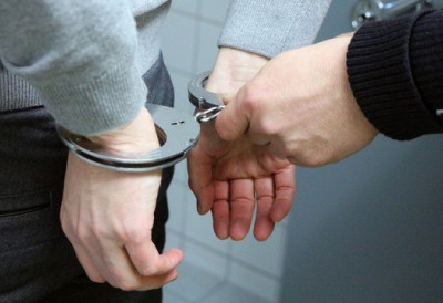 ФИЛМСКО ХАПШЕЊЕ У КРЊАЧИ Тројици стављене лисице на руке након што је откривено 36 килограма марихуане