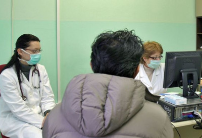 Грип не посустаје! ЕПИДЕМИЈА ПРИЈАВЉЕНА У 18 ОКРУГА Широм Србије чекаонице у домовима здравља пуне! Грађани се жале на ОВЕ тегобе ЛЕКАРИ ПОРУЧУЈУ: Никако на своју руку