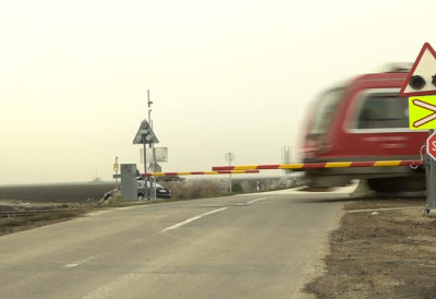 ЉУДИ И ДАЉЕ МИСЛЕ ДА СУ БРЖИ ОД ВОЗА У Србији у последњих пет година 33 особе погинуле на пружним прелазима БРОЈ ТЕШКО ПОВРЕЂЕНИХ МЕРИ СЕ СТОТИНАМА
