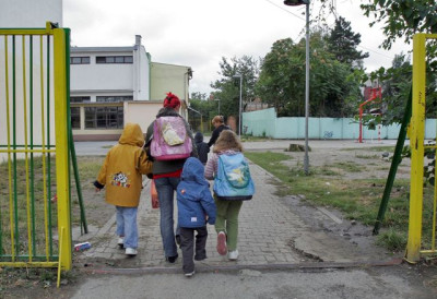 ИЗВИНИЛА СЕ  ГРАДСКА УПРАВА ЗА ОБРАЗОВАЊЕ НОВОГ САДА Објављена нетачна информација о праву на доделу једнократне новчане помоћи новосадским ученицима.