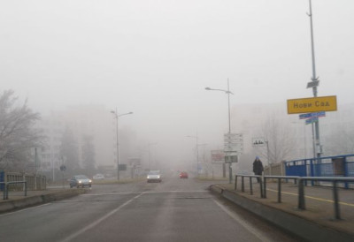 УПОЗОРЕЊЕ ЗА ВОЗАЧЕ: Магла и поледица у Војводини, саветује се посебан опрез! Ево где је видљивост најмања