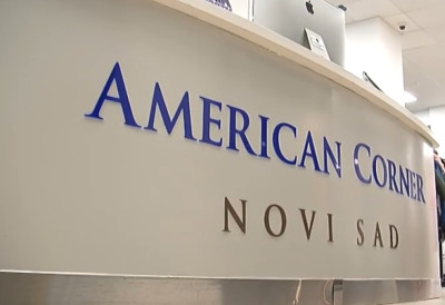 БОЖИЋНИ МАРКЕТ У АМЕРИЧКОМ КУТКУ Прилика за представљање свог бренда