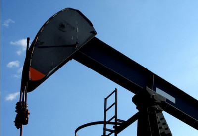 ЦРНО ЗЛАТО СВЕ ЈЕФТИНИЈЕ, У СВЕТУ Цене нафте пале под притиском страхова од прекомерне понуде