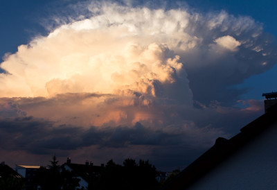 ДЕЦЕМБАР ПОЧИЊЕ ТОПЛИЈЕ НЕГО ОБИЧНО Максималне температуре иду до 18 степени, уз повремене падавине