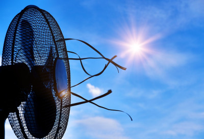 ВРАЋА НАМ СЕ ЕЛ НИЊО Ово су временски есктреми који нас очекују током ове године СТРАХ ОД НОВИХ РЕКОРДНИХ ВРУЋИНА НИЈЕ НЕОСНОВАН