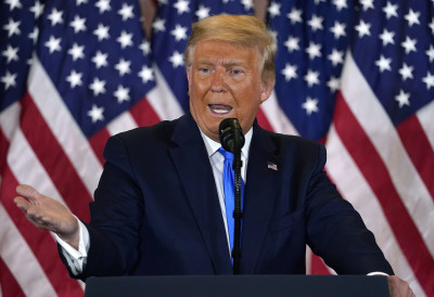 БЛОКИРАО БУЏЕТ, НУДИ ЈЕДНОКРАТНУ ПОМОЋ Трамп обећао исплате по 2.000 долара од царинских прихода већини Американаца