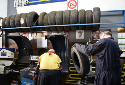 МОЖЕТЕ ЛИ ВЕЋ ДА СТАВИТЕ ЛЕТЊЕ ГУМЕ? Ево шта каже закон у Србији и колика казна вас чека ако погрешите